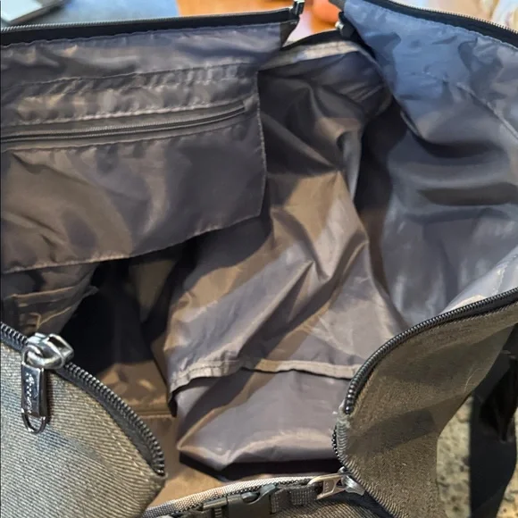 Grey Men's duffle and garment Bag - Picture 3 of 4